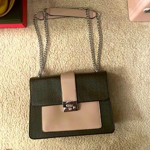 Guess Brown and pink purse Great condition (NEVER USED)